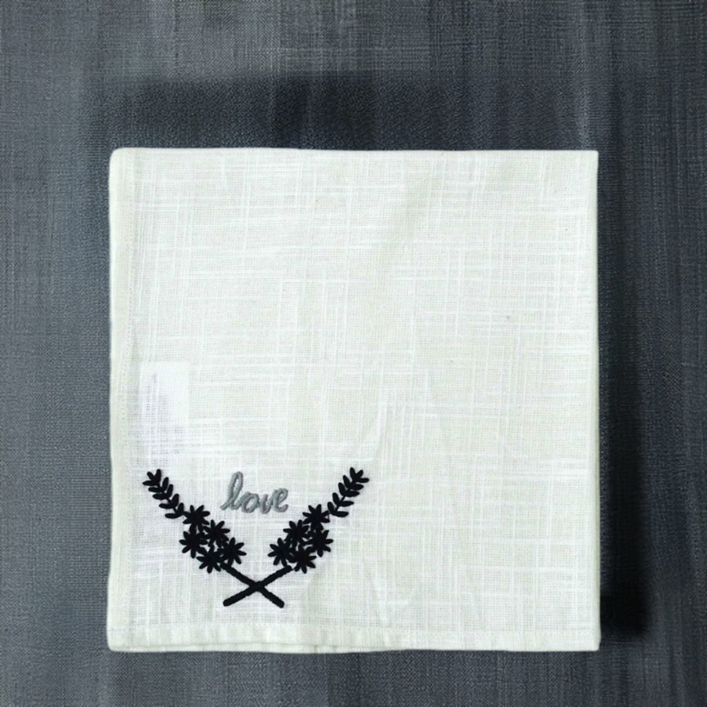 Set de 4 serviettes de table brodées "Love"
