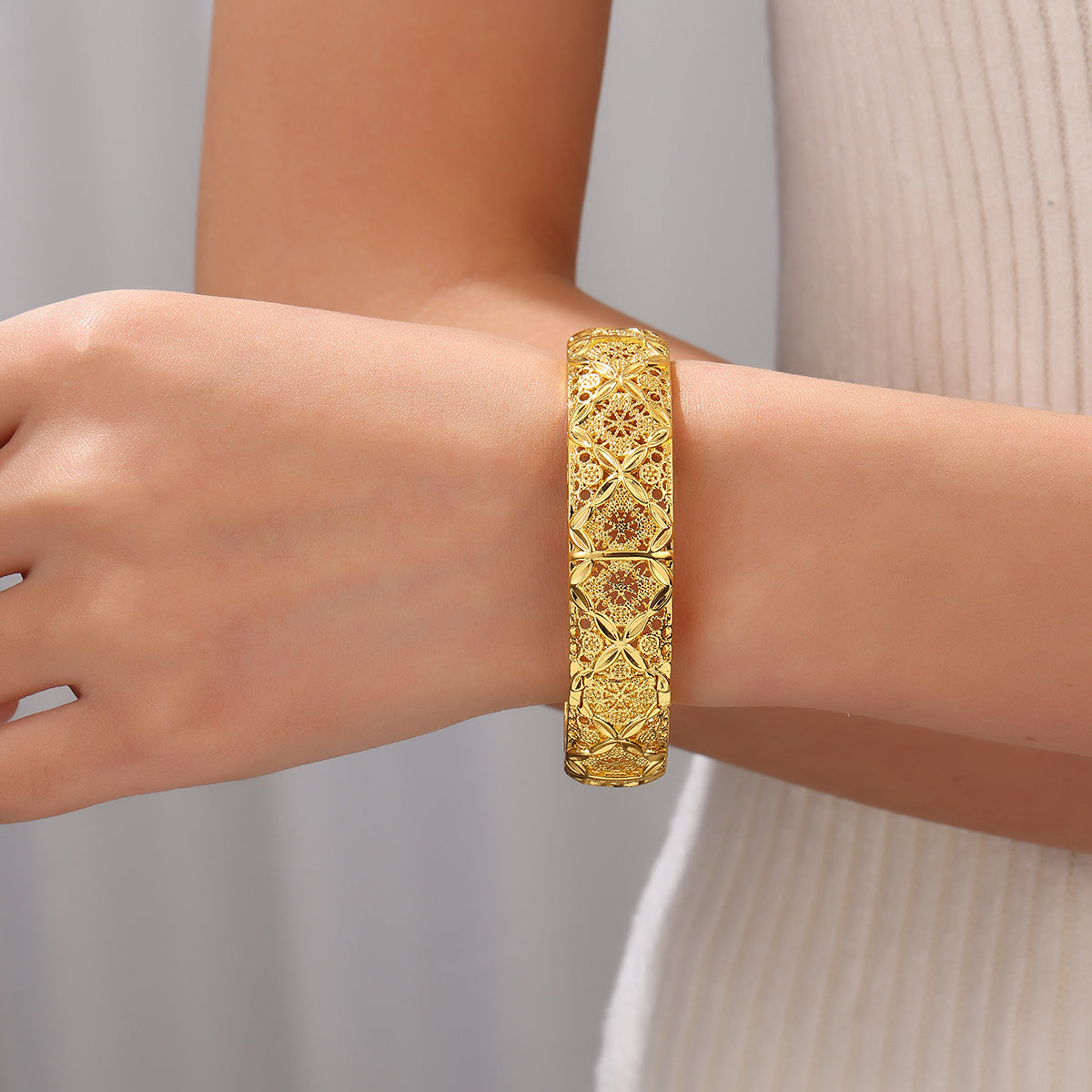 1pcs Vintage Luxury 18k Copper Gold-plated Four Leaf Hollow Sculpture Women's Bracelet, Middle Eastern Bride Wedding Jewelry - DropOnline.co