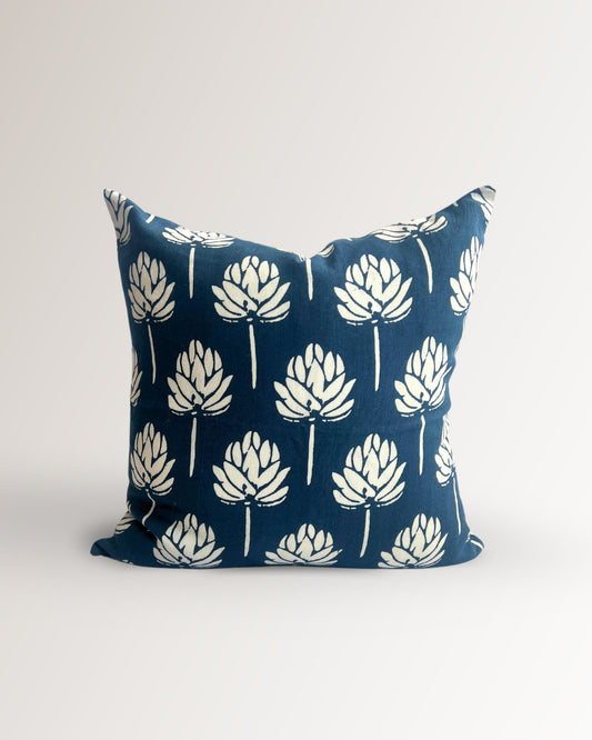 Lotus Bloom - Housse de coussin en pur lin - Bleu marine