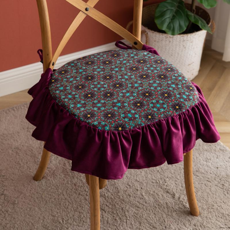 Four Seasons Holland Fleece Print Seat Cushion - DropOnline.co