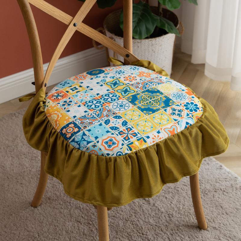 Four Seasons Holland Fleece Print Seat Cushion - DropOnline.co