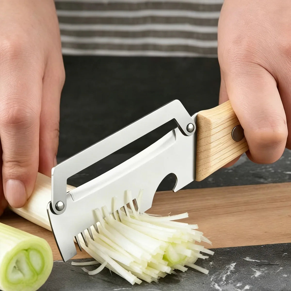 Stainless Steel Vegetable Peeler with Wooden Handle for Fruit and Vegetable Peeling and Slicing