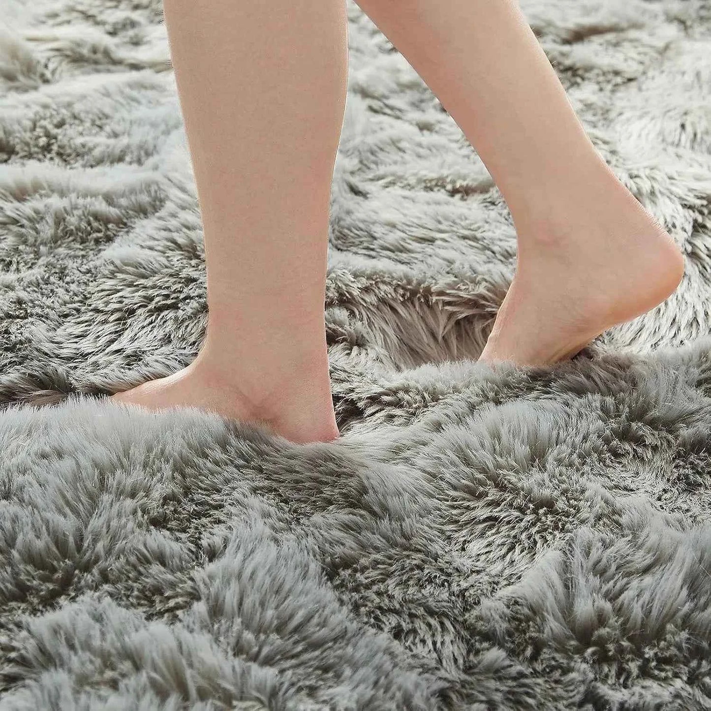 Soft Shaggy Faux Fur Rug Non-Slip Floor Mat 60x90CM Extra Thick Plush Bedroom Rug for Living Room Warm Carpet Machine Washable