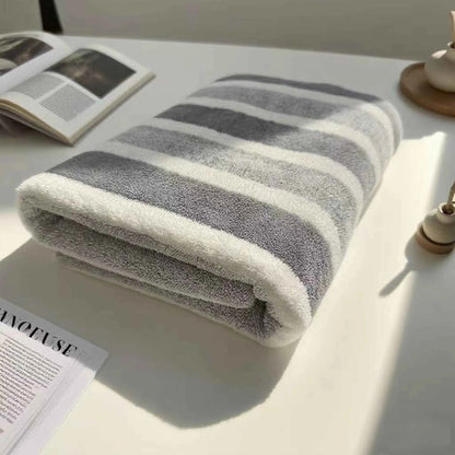 1-pack thick bath towel, strong water absorption and quick drying, non shedding, durable - very suitable for families, beaches,