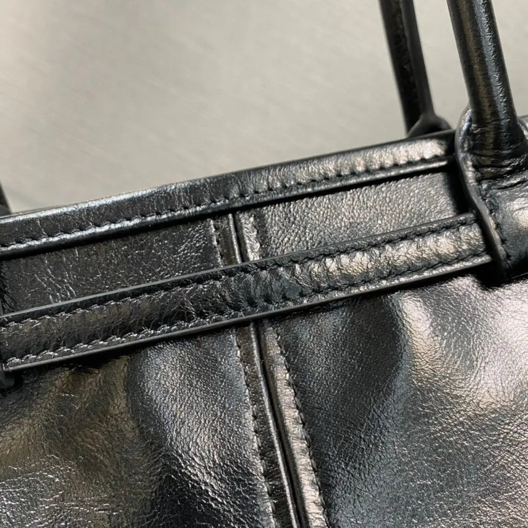 Skin-Friendly PU Leather Handbag, All-Occasion Design