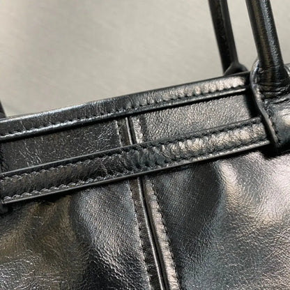 Skin-Friendly PU Leather Handbag, All-Occasion Design