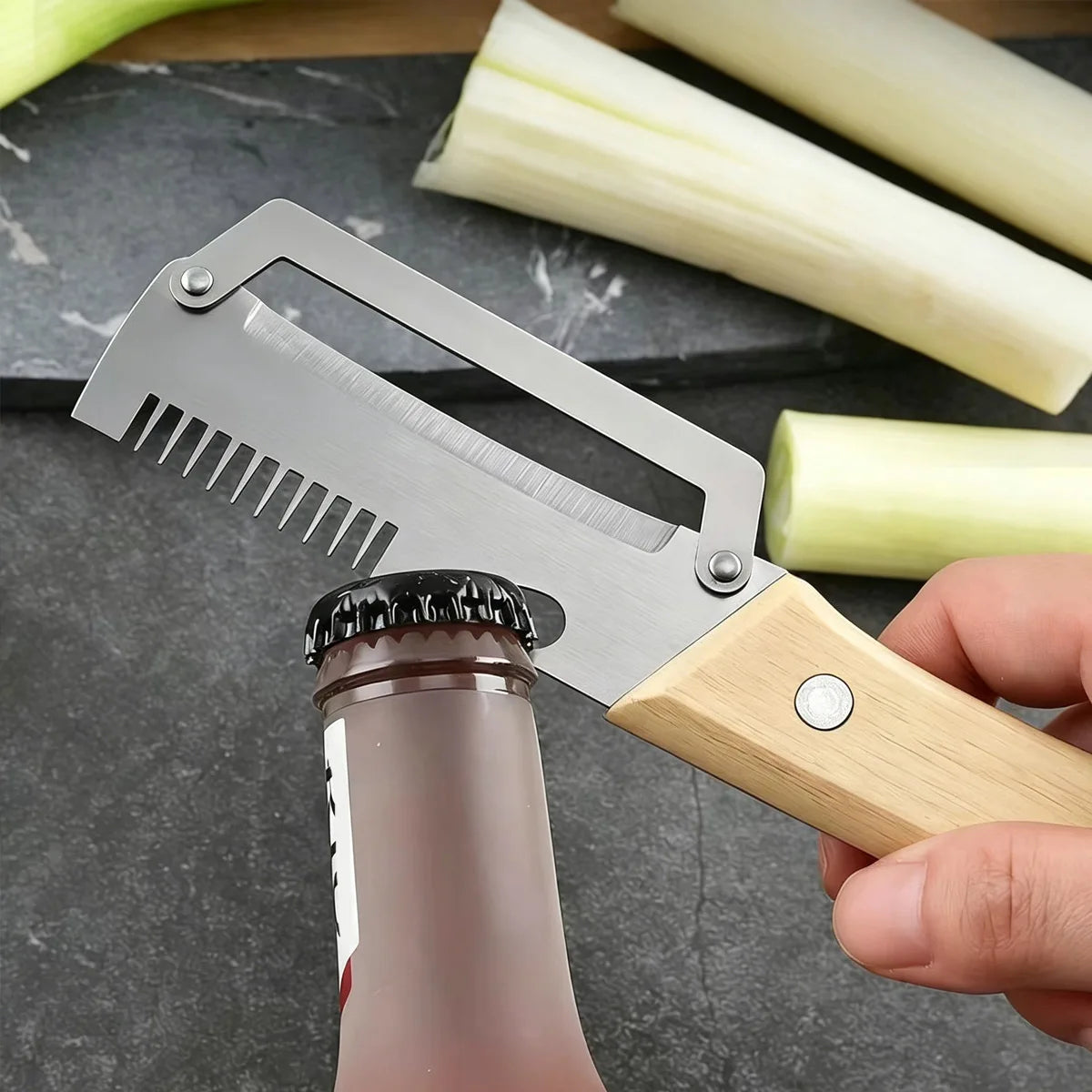 Stainless Steel Vegetable Peeler with Wooden Handle for Fruit and Vegetable Peeling and Slicing