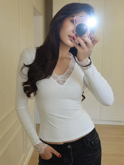 Women's V-Neck Lace Splicing Top — Casual Waist-Exposed Fashion Blouse