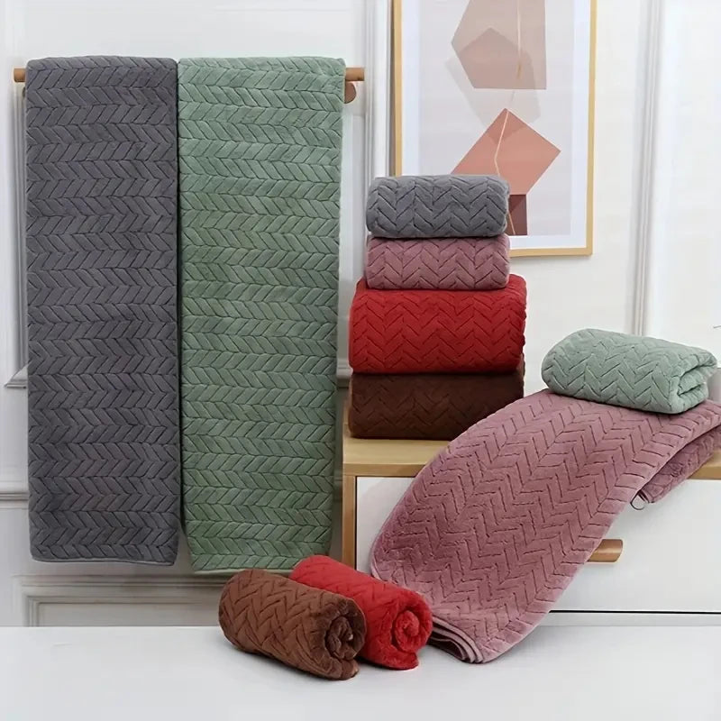 Coral Velvet Bath Towel — Soft, Absorbent & Sports Ready