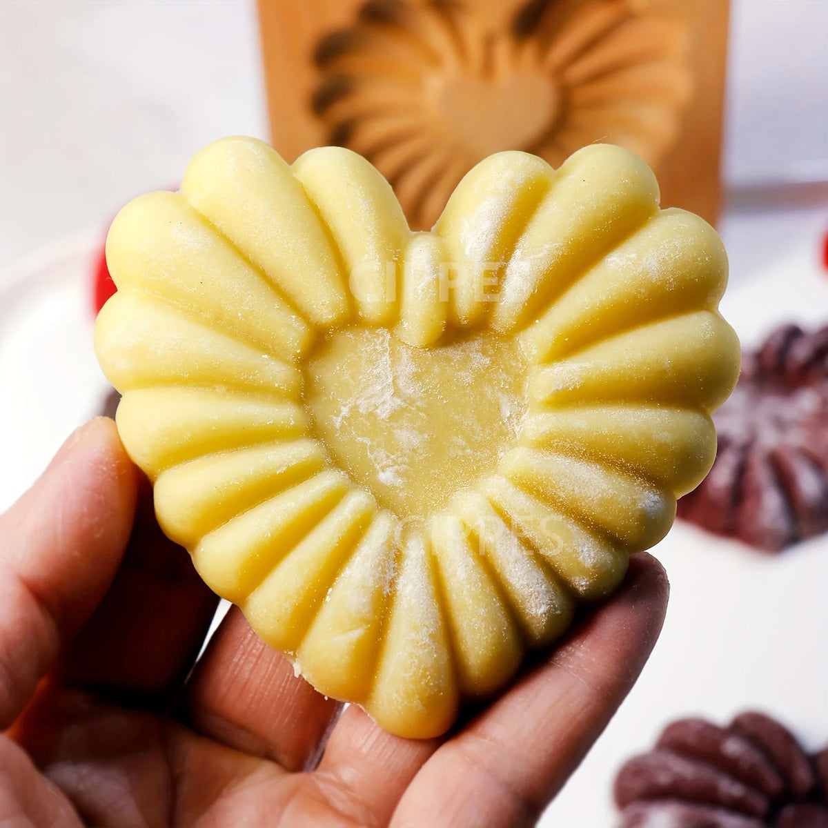 Fondant Cake Decoration Tools Embossed Wooden Cookie Cutter Hand Press Carved Jam Cookie Molds 3D Reusable Biscuit Molds Bakery