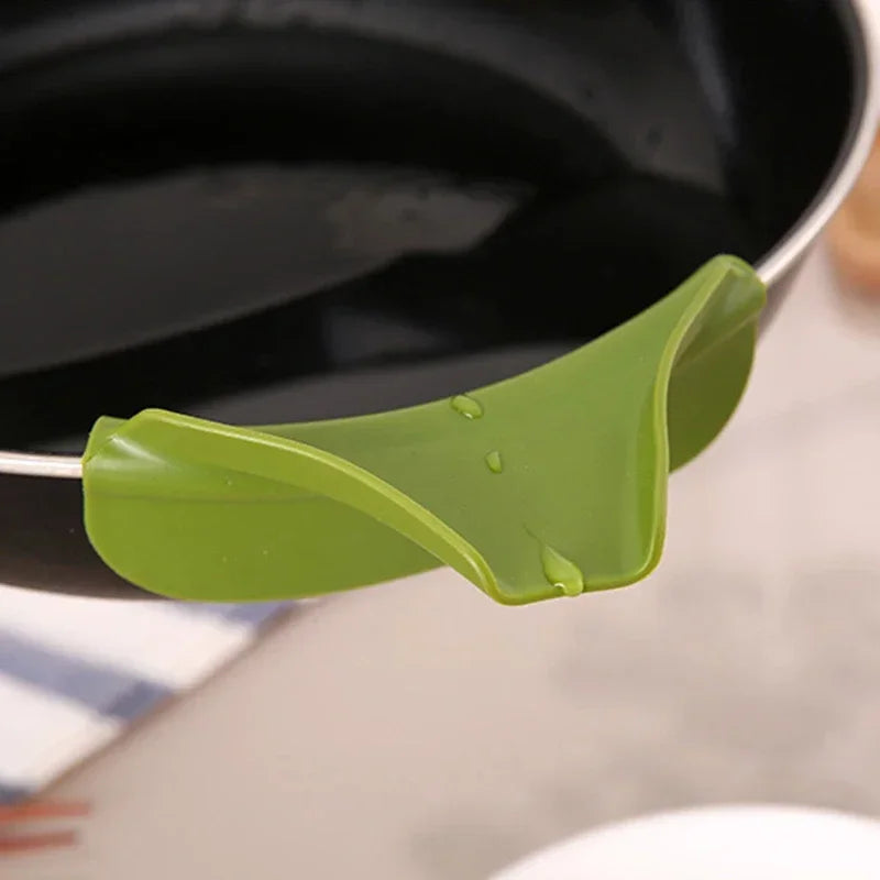 Kitchen Funnel with Anti-Splash Edge – No-Spill Liquid Pouring Tool