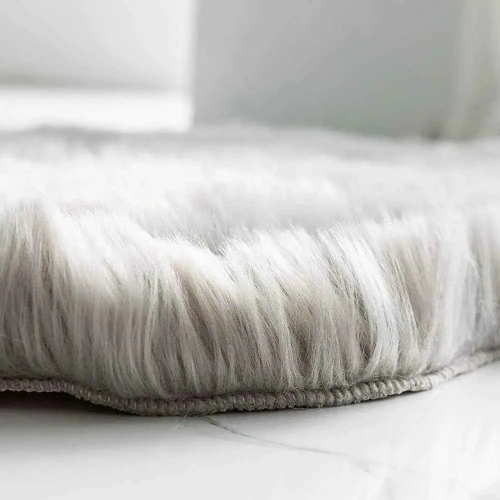 Soft Shaggy Faux Fur Rug Non-Slip Floor Mat 60x90CM Extra Thick Plush Bedroom Rug for Living Room Warm Carpet Machine Washable