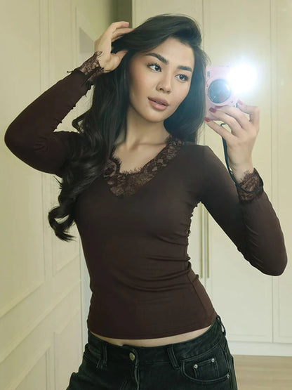 Women's V-Neck Lace Splicing Top — Casual Waist-Exposed Fashion Blouse