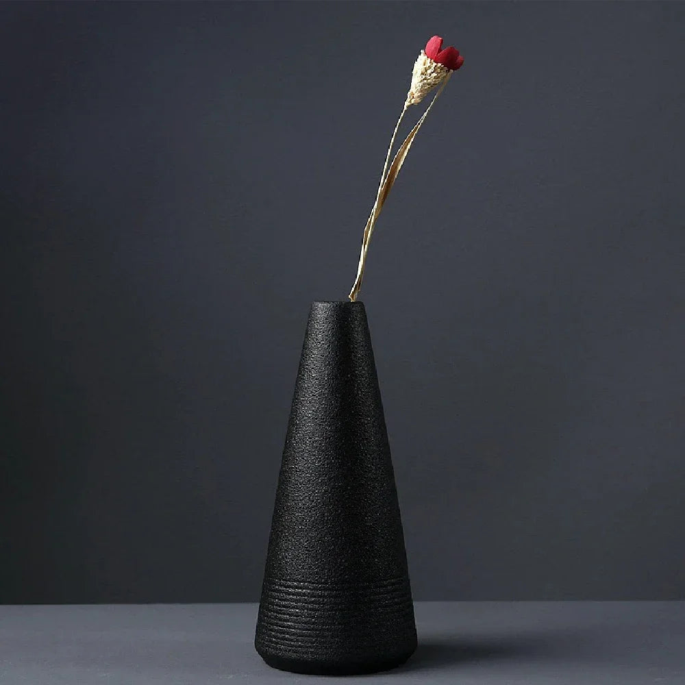 Ceramic small vase, home decoration handicraft desktop decoration, black small vase simple Japanese decoration