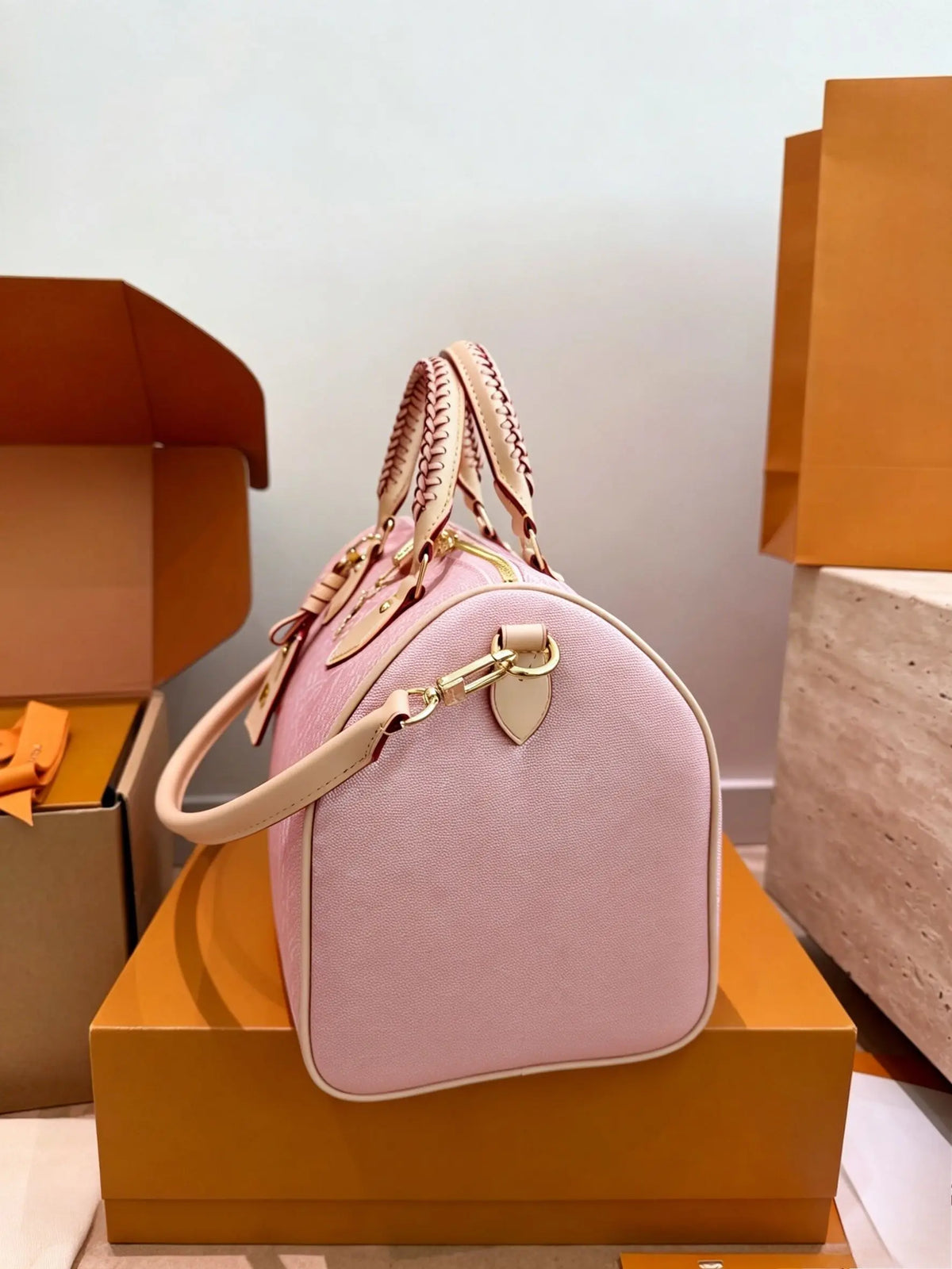 Luxurious PU Leather Handbag, Dazzling Metal Hardware