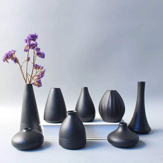 Petit vase en céramique, décoration d'intérieur artisanale pour bureau, petit vase noir style japonais simple