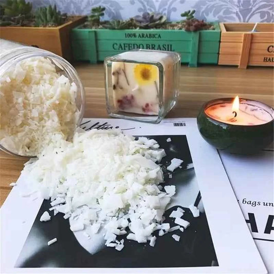 Soy wax flakes(natural low melting point)for making handmade candles,home aromatherapy candles,and Christmas decorative candles