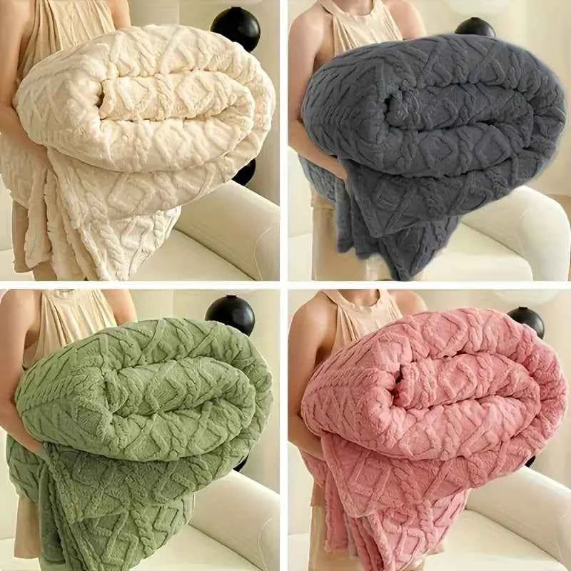 1PC Cozy Flannel Throw For Bed, Couch, Travel, And Outdoor Use - Versatile, Extra Warm, And Air-Conditioning Friendly Wrap