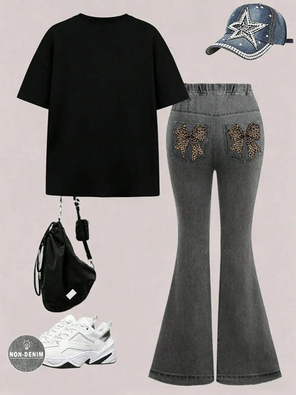 Girls' Summer and Autumn Casual Outfit: Black Short-Sleeve T-Shirt + Faux Denim Flared Pants with Bow Print, Suitable for Girls Aged 4-12, Versatile Clothing for Home and Outings