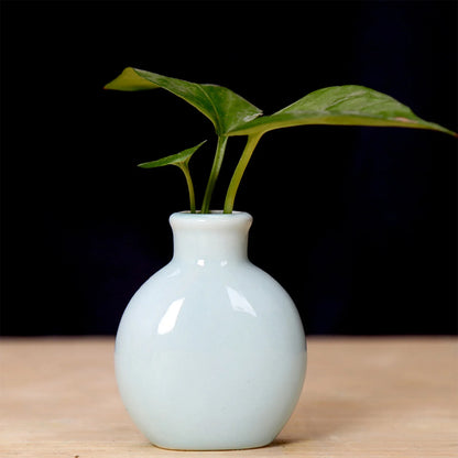 Mini Ceramic Bud Vase — Small Decorative Flower Vase for Home, Desk & Bathroom Decor