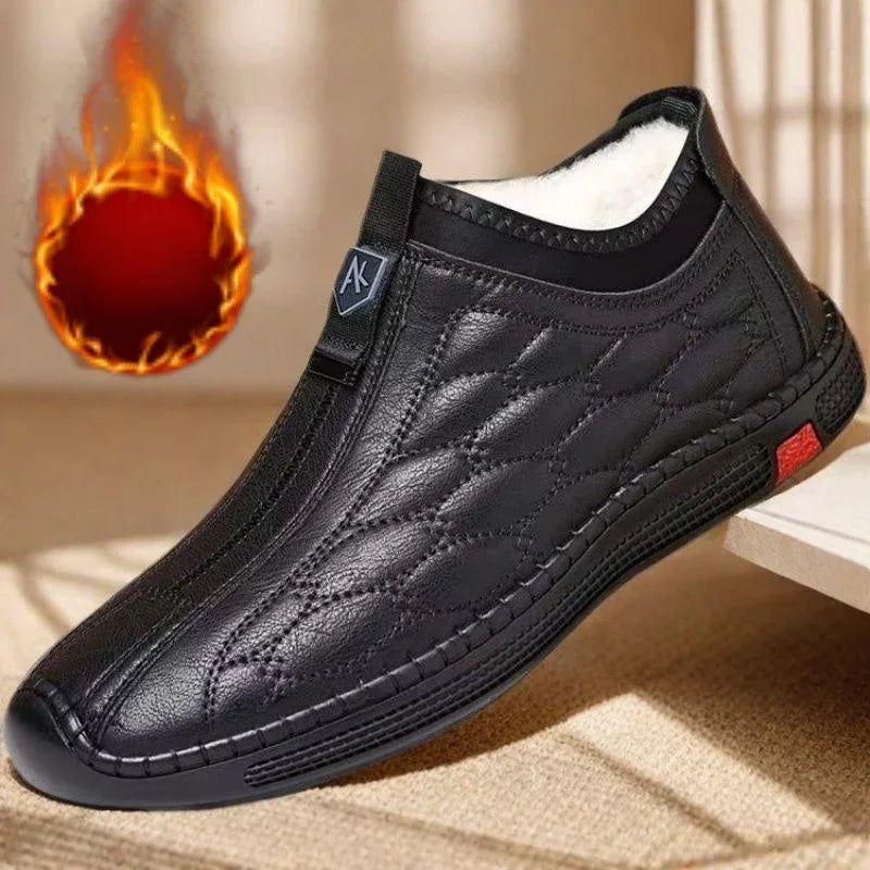 Autumn and winter new fleece men's leather shoes warm fashion trendy with outdoor casual slip-on cotton shoes loafers men