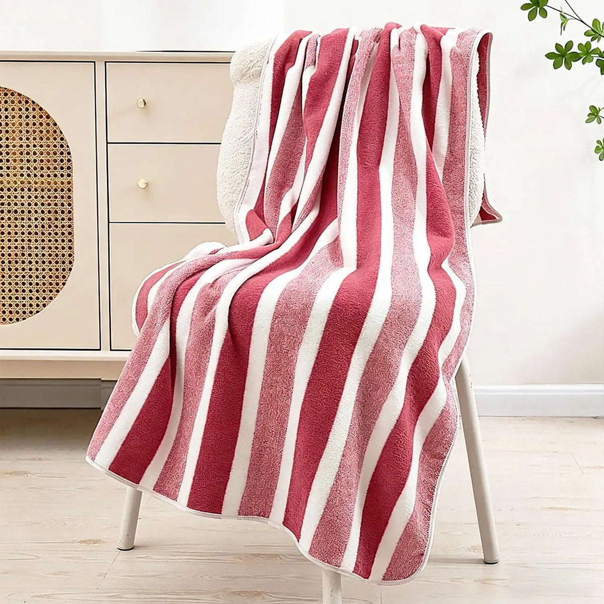 Oversized Striped Coral Fleece Bath Towel Ultra Soft Thickened Shower - Beach Towel